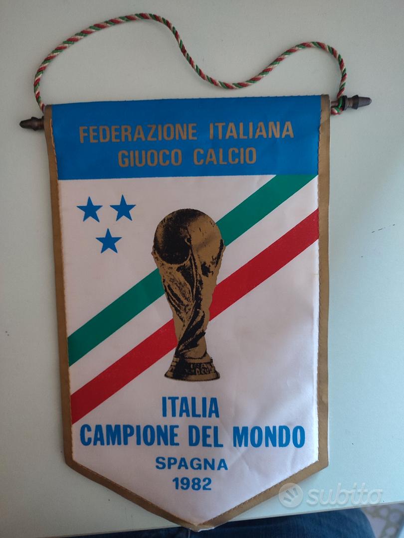 Gagliardetto Italia campione del mondo 1982 misura 35x30cm