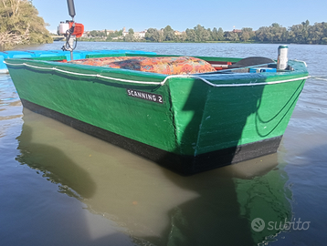 Barca in vetroresina e legno