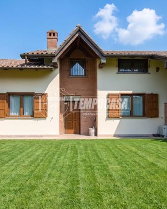 CASTELLETTO SOPRA TICINO - VILLA TRI-FAMILIARE IND