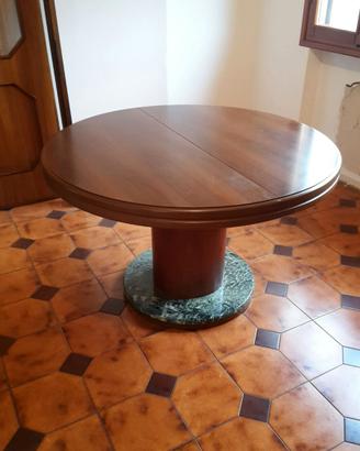 Tavolo con sedie
