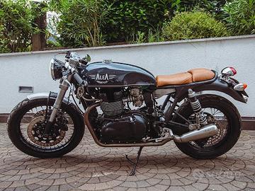Cafe Racer Triumph Bonneville 800 - UNICA
