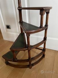 Scala a chiocciola vintage  per biblioteca