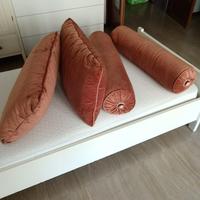 Cuscini decorativi – 2 rettangolari + 2 cilindrici