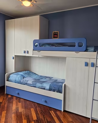 Cameretta bambini a soppalco con armadio