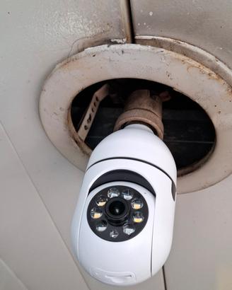 telecamera attacco lampadina