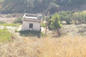 Tre vani con 7000mt di terreno