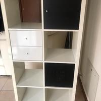 Mobile bianco lucido con ante e cassetti