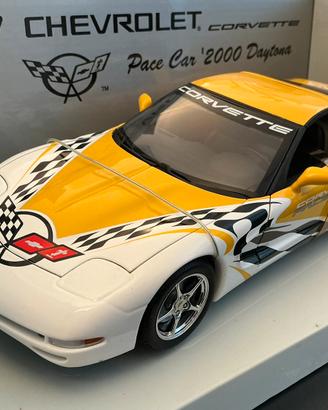 Modellino auto 1/18 Chevrolet Corvette 2000