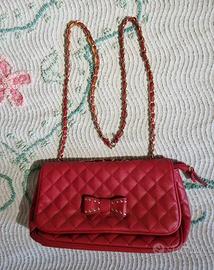 borsa rossa con catenella di carpisa