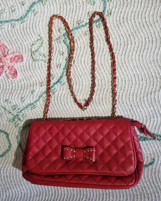 borsa rossa con catenella di carpisa