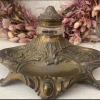 Antico calamaio in bronzo firmato