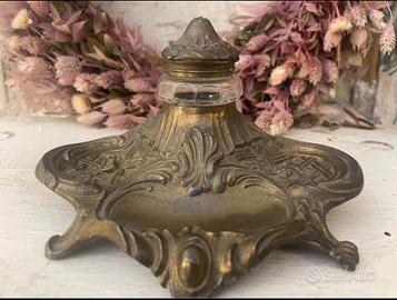 Antico calamaio in bronzo firmato