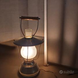 Lampada da tavolo anni 50 in ottone made Italia.