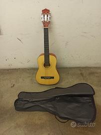 chitarra giocattolo