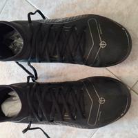 scarpe da calcio  con  tacchetti 