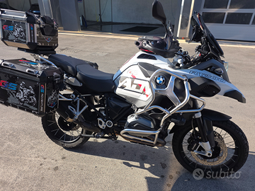 BMW GS Adventure 1200 del 2014 da vetrina