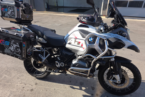 BMW GS Adventure 1200 del 2014 da vetrina