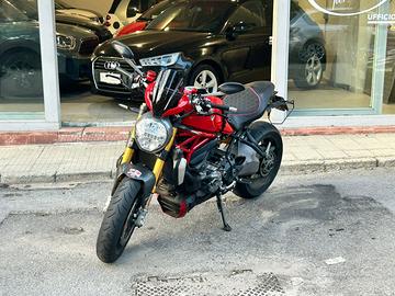 Ducati Monster 1200S