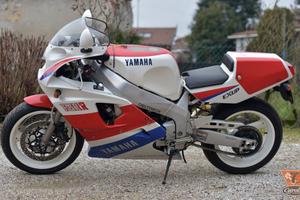 Yamaha FZR 750 R OWO1