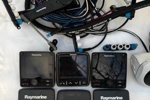 Raymarine autopilota per barche fino 70 piedi Fly