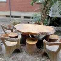 tavolo più 4isedie più 4 sgabelli da giardino