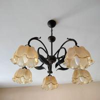 Lampadario in ferro battuto e vetro