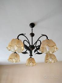 Lampadario in ferro battuto e vetro