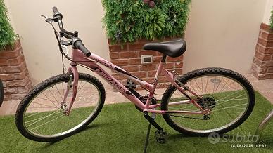 Bici NUOVA colore rosa raggio 26