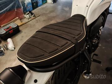 Sella piatta Yamaha XSR700