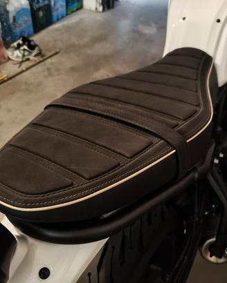 Sella piatta Yamaha XSR700