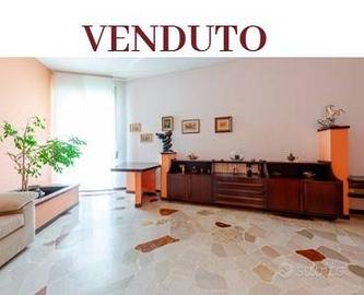 Appartamento di 81 m² con 3 locali e box auto a Se