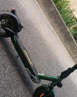 🚀 Monopattino Elettrico Jeep - Come Nuovo