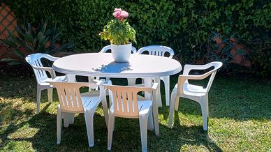 Tavolo  bianco + sedie resina