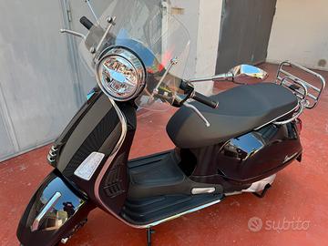 Splendita VESPA GTS SUPER 300