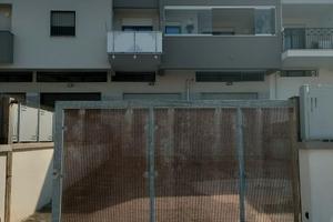 Locale commerciale con ampio piazzale privato