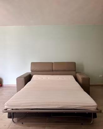 Divano letto in similpelle
