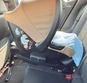 Ovetto Darwin con base isofix e culla