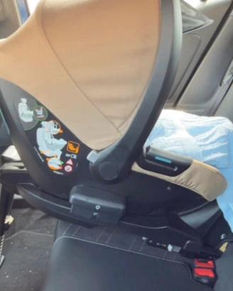 Ovetto Darwin con base isofix e culla