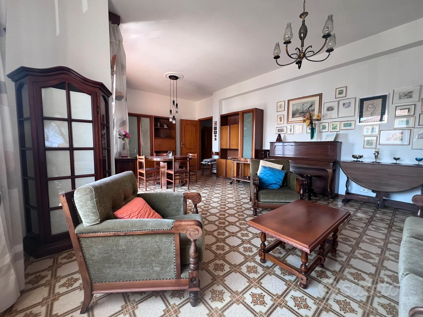 Quadrilocale con cantina e porzione di cortile - Altro
