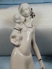 Statuina in Porcellana "Madre con Bambino" 
