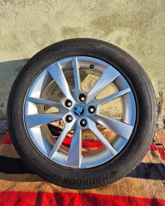 SET 4 CERCHI IN LEGA ORIG. SKODA + HANKOOK 90%