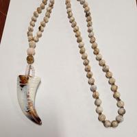 Collana con dente di squalo