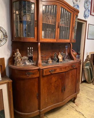 credenza con vetrina