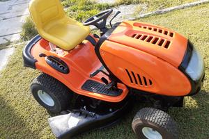 trattorino rasaerba tagliaerba 