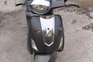 motorino 150 vespa apato marca lambretta