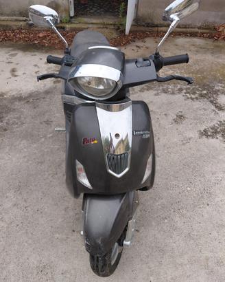motorino 150 vespa apato marca lambretta