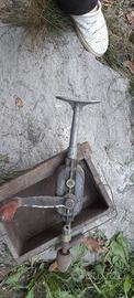 antico trapano manuale