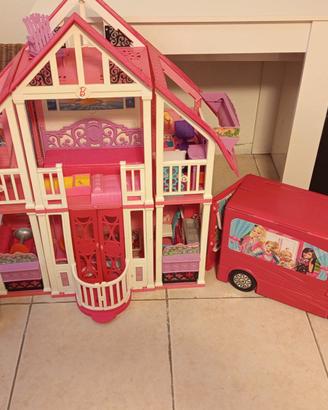 set di Barbie, casa, camper e auto