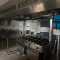 Cucina con la cappa Professionale
