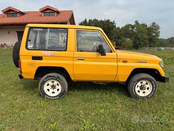 TOYOTA LAND CRUISER LJ70